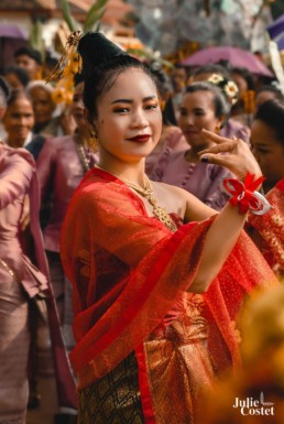 Danseuse du Laos pendant le That Luang Festival