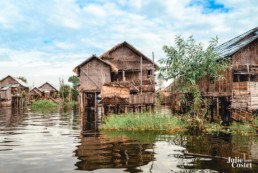 Village flottant sur le lac Inlé, Birmanie