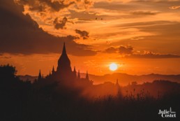 Temple de Bagan au coucher du soleil