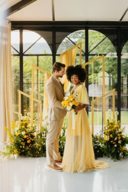 Couple de mariés à l'Orangerie du Manoir