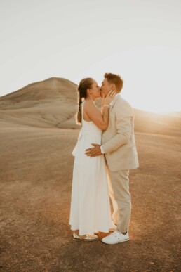 Mariage dans les dunes au Maroc